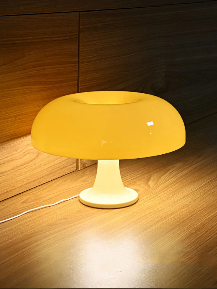 Дизайнерска настолна лампа във формата на гъба, просто украса, лека нощ, Креативна спалня, хол, настолна лампа Изображение 1
