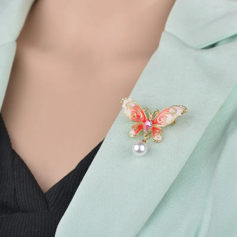 Дамски брошка-пеперуда от сладководни перли, MADALENA SARARA три цвята Изображение 4