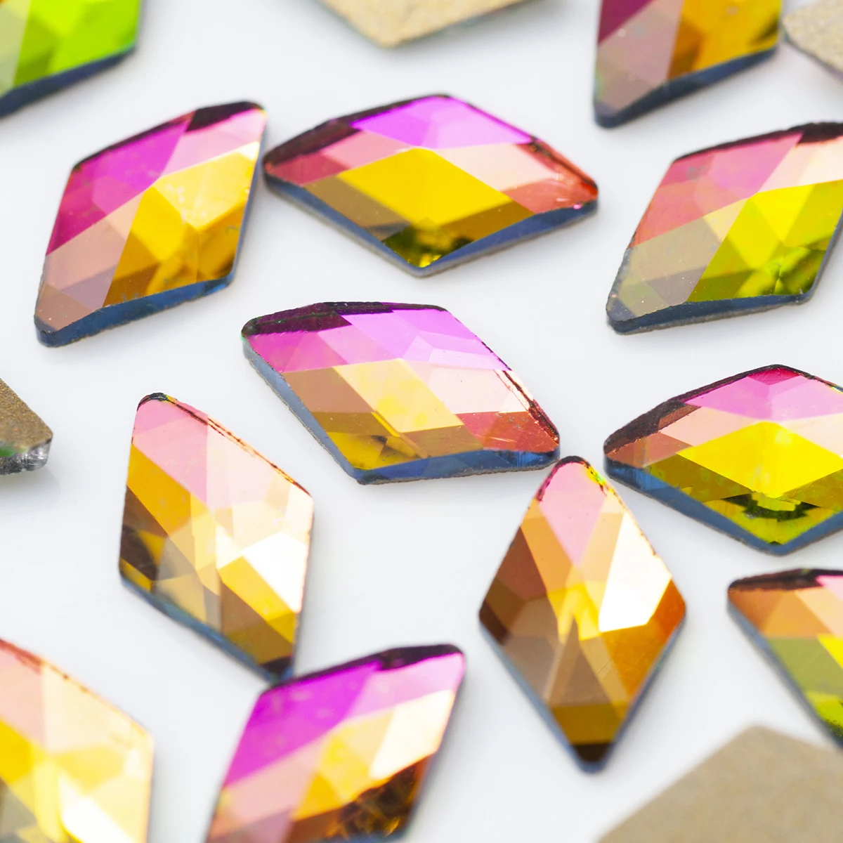20pcs Кристали за дизайн на ноктите под формата на диамант 6x10 mm, с плоска обратна страна, многоцветни корейски модерен 3D кристални камъни за аксесоари за нокти 